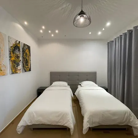 Proper 2 Apartment *
